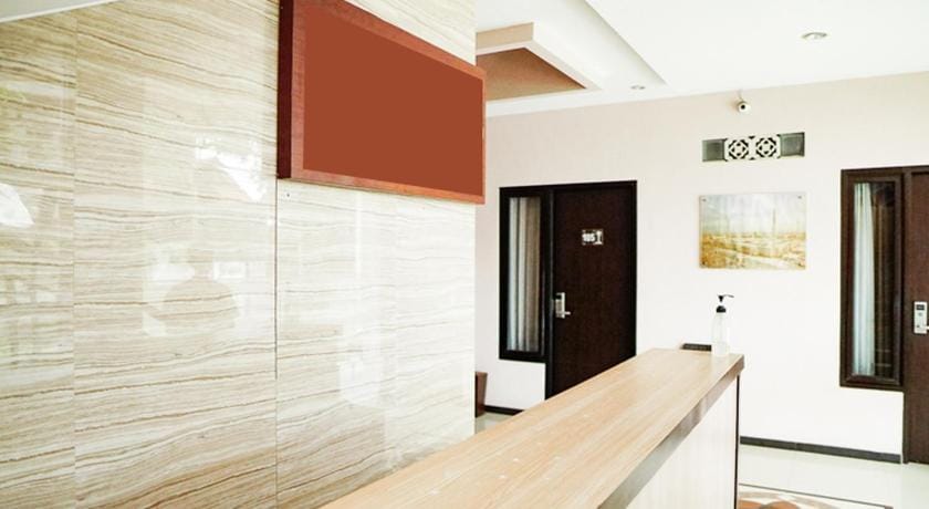 Audah Syariah Residence Mitra RedDoorz Hotel in Surabaya