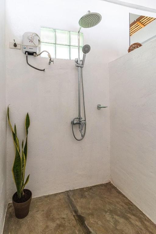 Modern native style, 1 min to Tuason beach (sky) Vacation rental in Makati