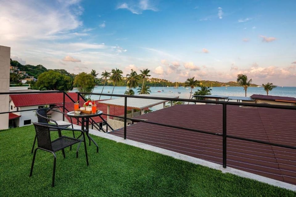 Beachfront Pool Apartment perfect for families Apartment in Wichit