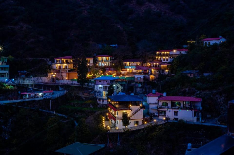CEYONE CLASSIC FALL RESORT Hotel in Uttarakhand