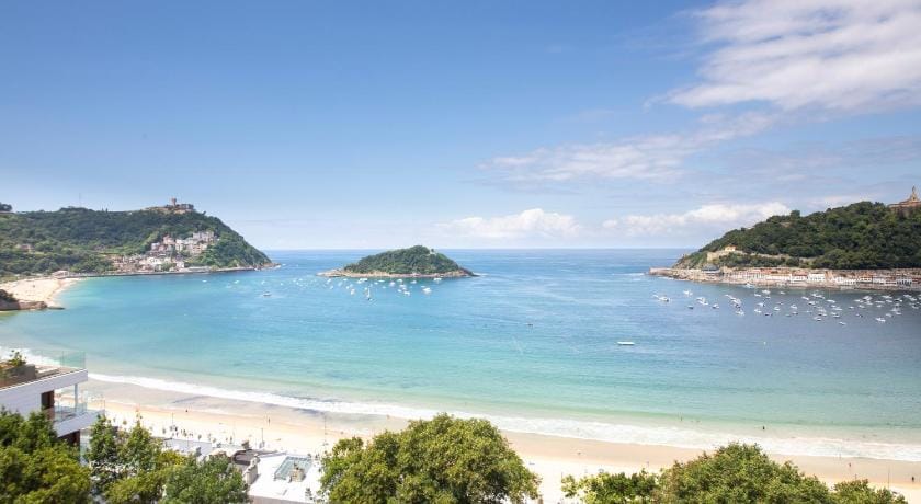Far Out Inn Pension Bed and Breakfast in San Sebastian