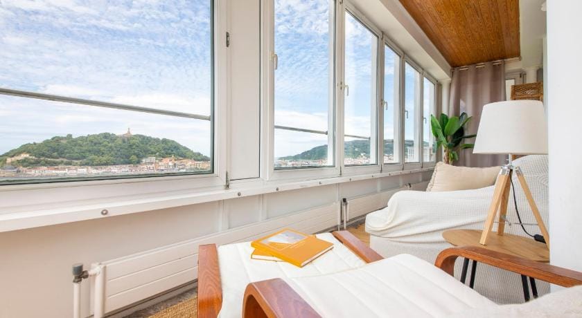 Far Out Inn Pension Bed and Breakfast in San Sebastian