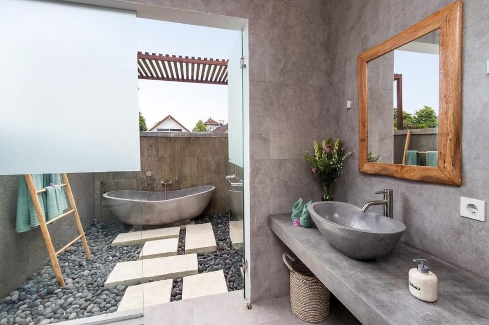 Villa Besakih 5BR, 5 mins to beach - Canggu Villa in North Kuta