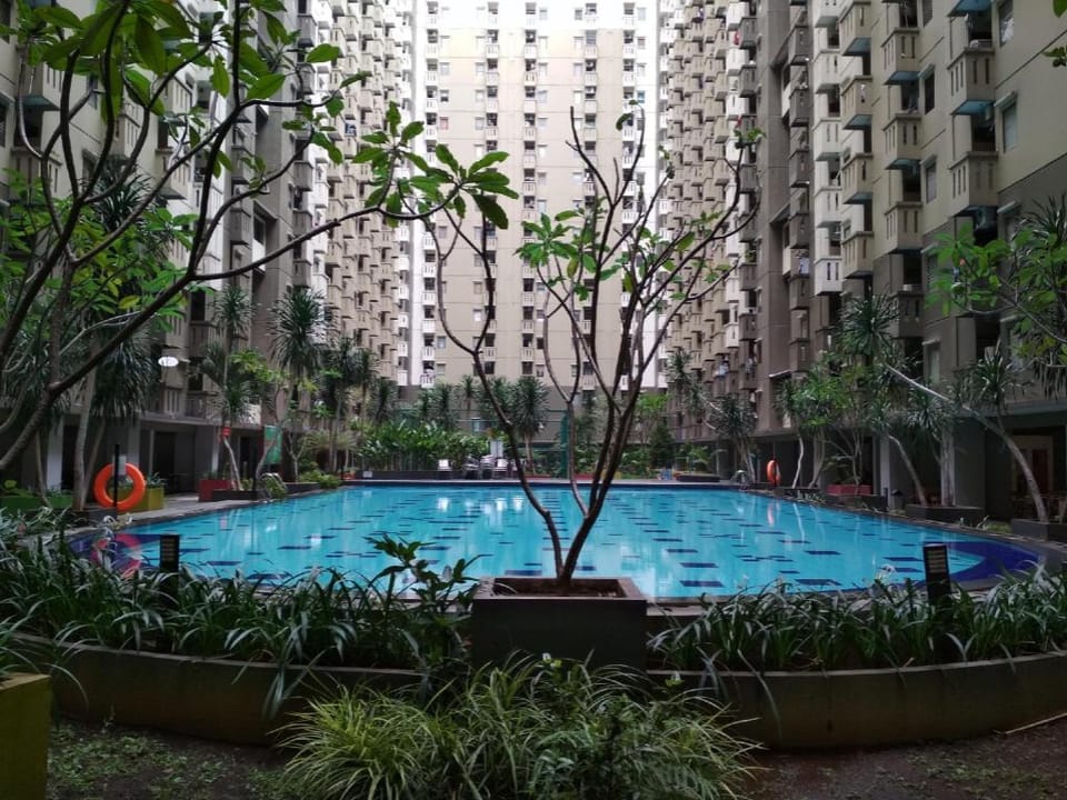Stylish & Strategic 2BR at Gateway Ahmad Yani Cicadas Apartment near Mall By Travelio Apartment in Bandung
