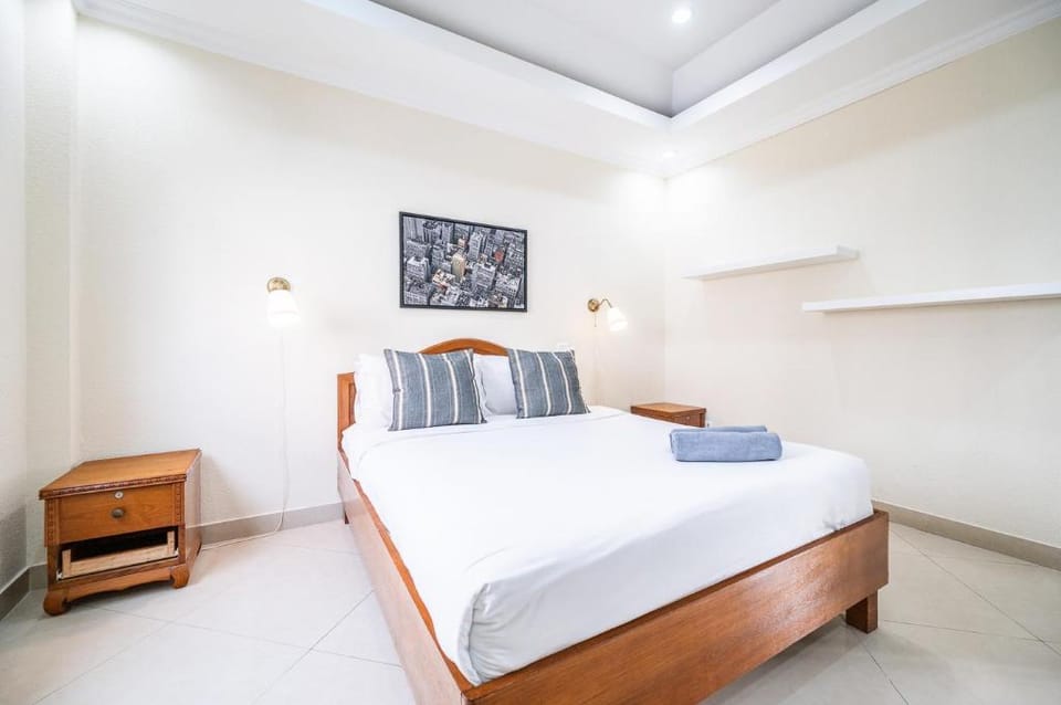 Fairy Hill Pool Villa 5 Bedroom 900 m to  Beach  Villa in Pattaya City