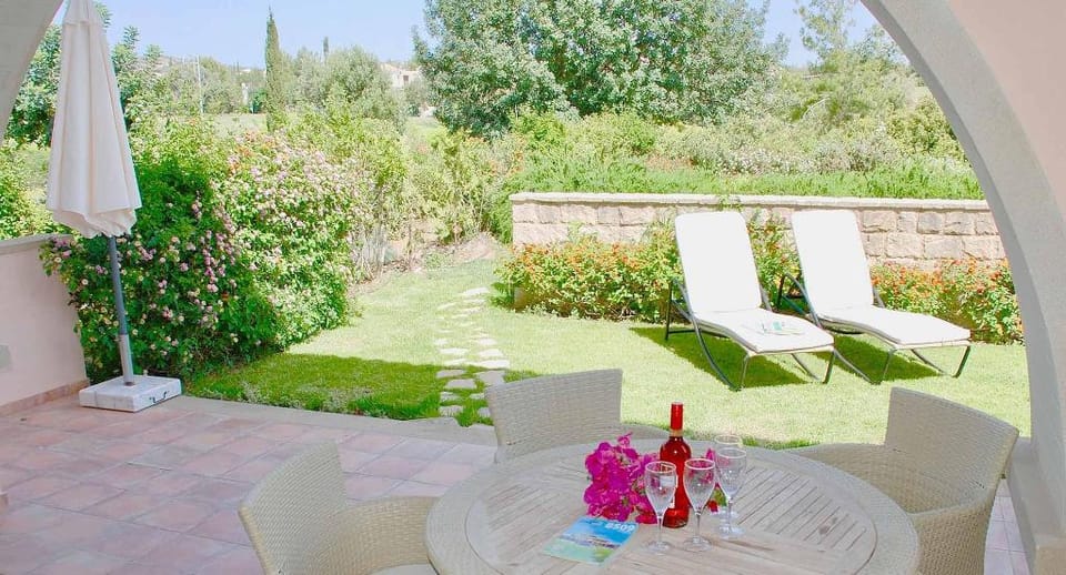 Charming ground floor apartment APD02 - great communal pools and resort facilities, Aphrodite Hills Apartment in Kouklia