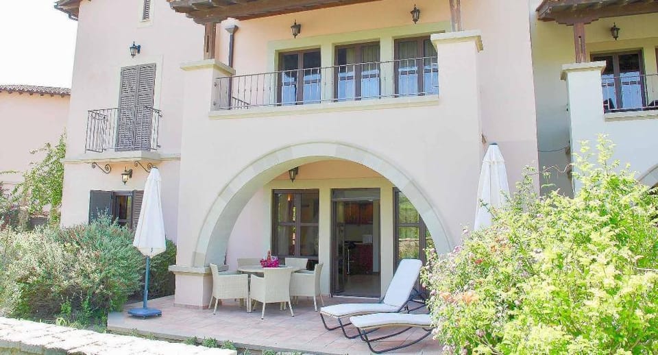 Charming ground floor apartment APD02 - great communal pools and resort facilities, Aphrodite Hills Apartment in Kouklia