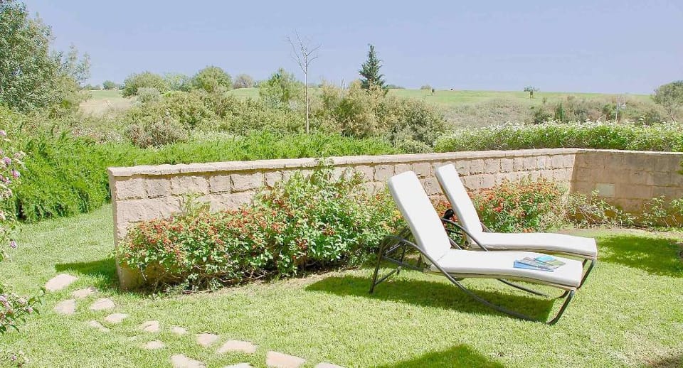 Charming ground floor apartment APD02 - great communal pools and resort facilities, Aphrodite Hills Apartment in Kouklia
