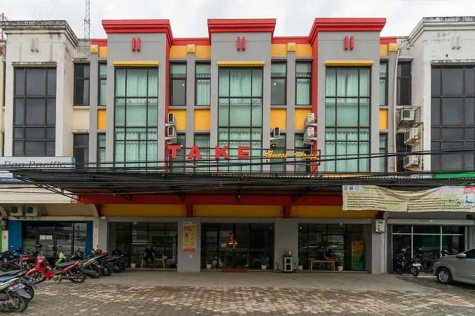 RedDoorz Plus @ Simpang Pasir Putih Jambi Hotel in Indonesia