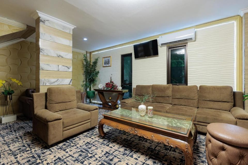 Urbanview Syariah Hotel Tiga ER near Karawang Central Plaza Hotel in West Java