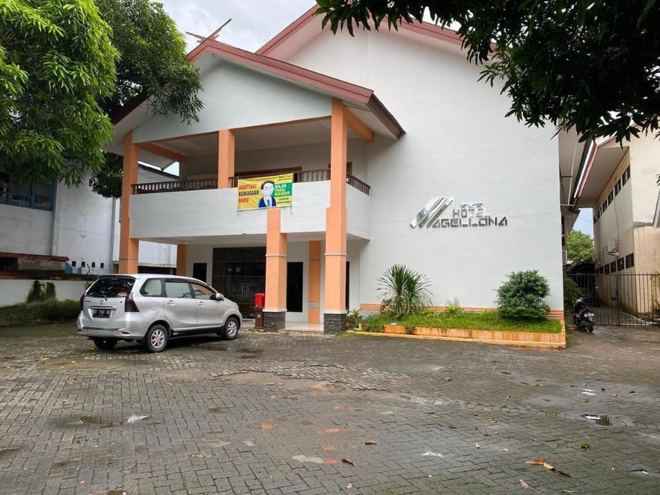 Hotel Magellona Makassar Mitra RedDoorz Hotel in Indonesia