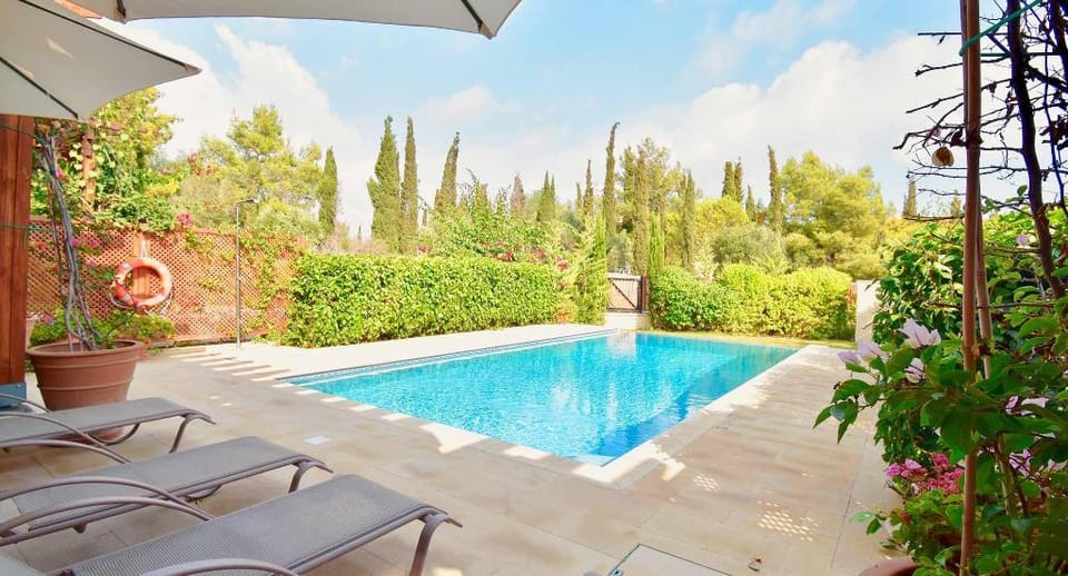 Modern ground floor apartment with private pool 'AT02' on Alexander Heights, Aphrodite Hills Resort Apartment in Kouklia