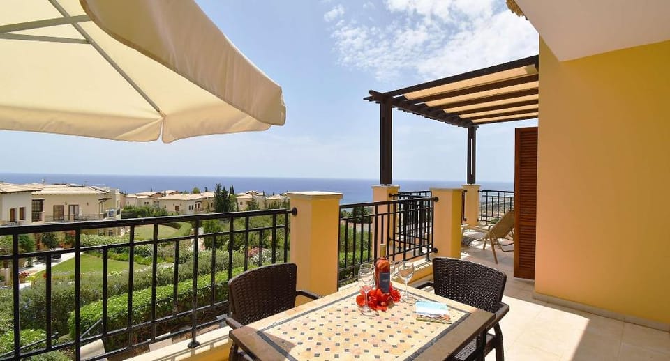 Fantastic sea views - first floor apartment CC11 on Theseus Village, Aphrodite Hills Resort Apartment in Kouklia