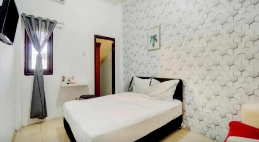OYO Flagship 90502 Holistay Malang New Hotel in East Java