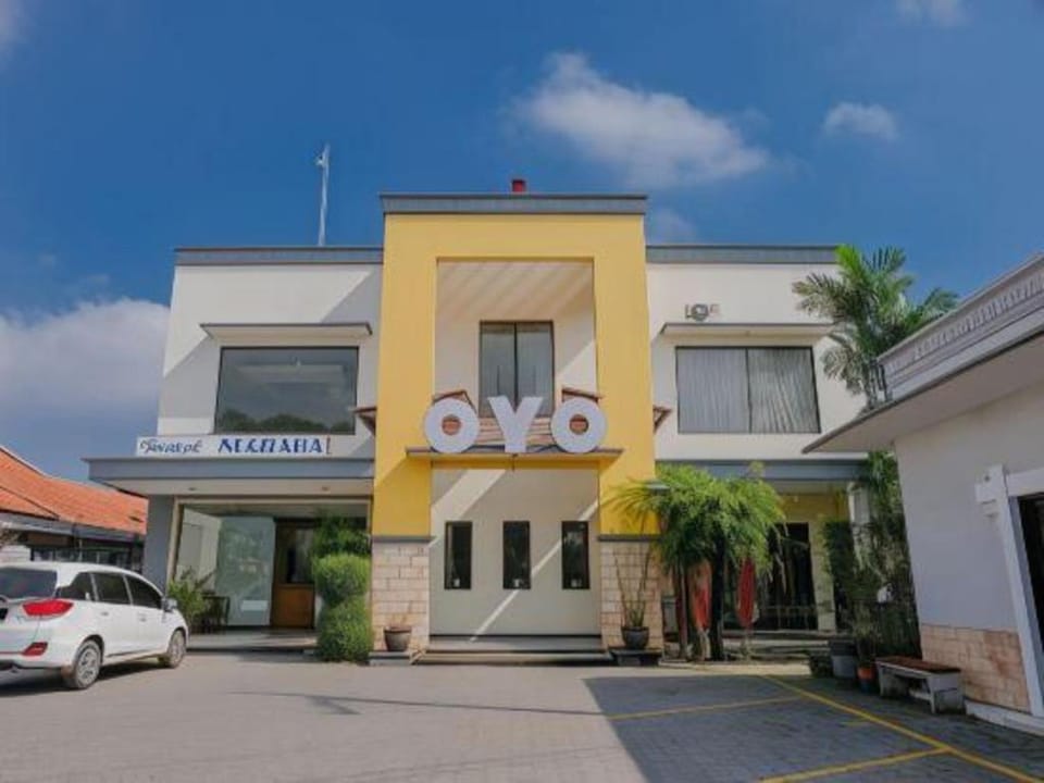OYO Flagship 90502 Holistay Malang New Hotel in East Java