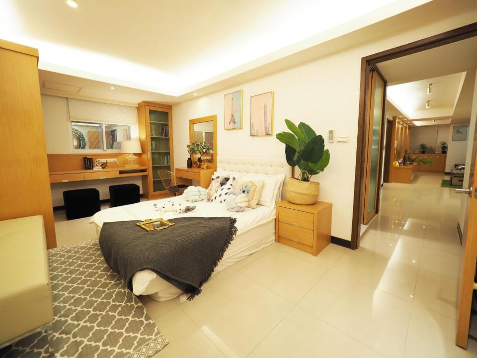 Steps from Ximending/Mar-exclusive Apartment in Taipei City