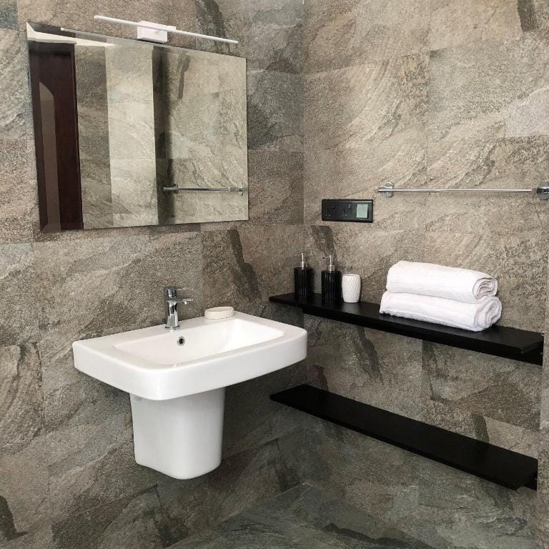 Villa Fiori ~ Deluxe Room-12% Discount Villa in Hikkaduwa