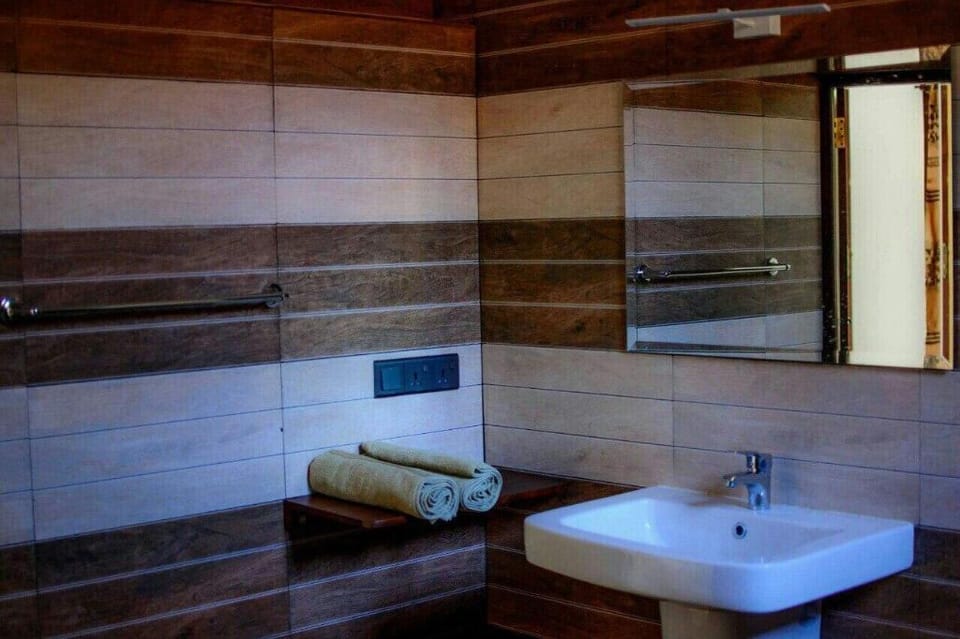 Villa Fiori ~ Deluxe Room-12% Discount Villa in Hikkaduwa
