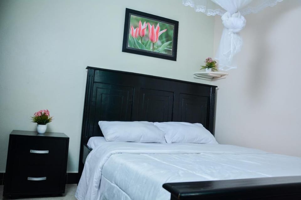 Two bedrooms, 1 bathroom close to the airport Vacation rental in Uganda
