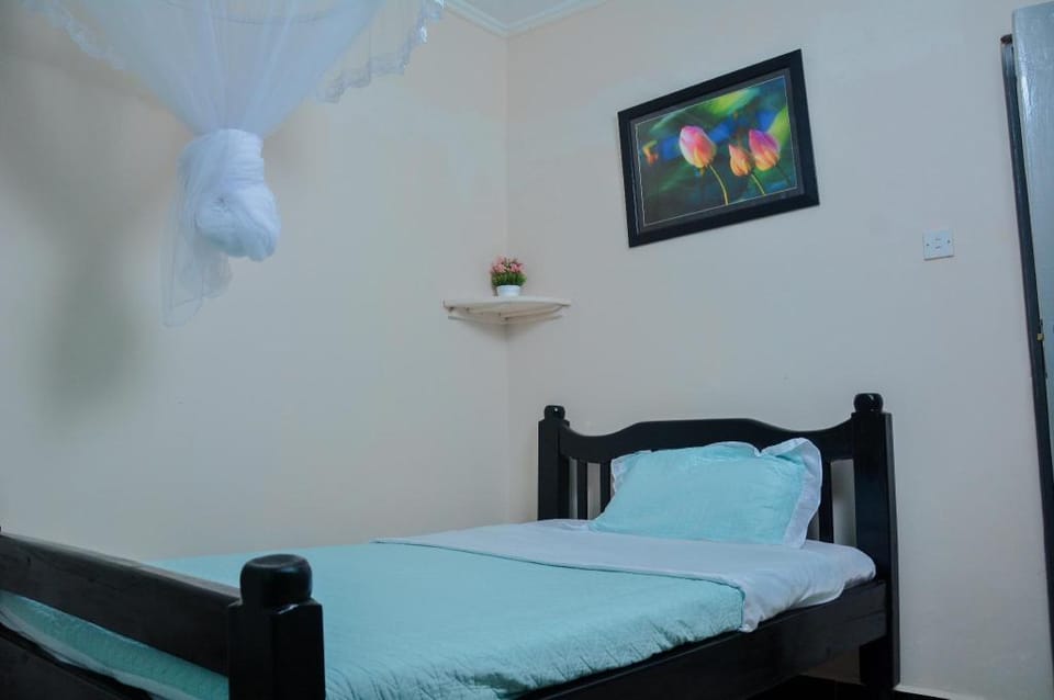 Two bedrooms, 1 bathroom close to the airport Vacation rental in Uganda