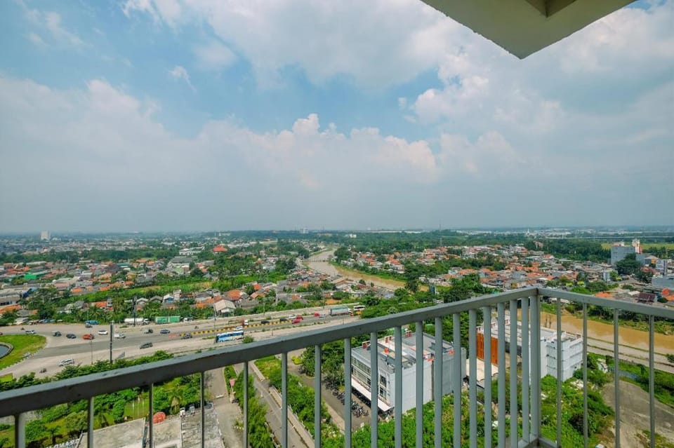 Cozy Stay 2BR Tamansari Mahogany Apt By Travelio Apartment in West Java