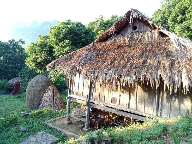 Mường Retreat - Room Rose with Rich Cultural and Artistic Essence, Hoa Binh Vacation rental in Laos