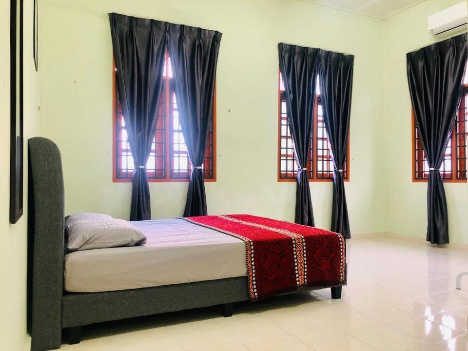 Suki Homestay 2 - Spacious Suburbs Bungalow Vacation rental in Terengganu, Malaysia