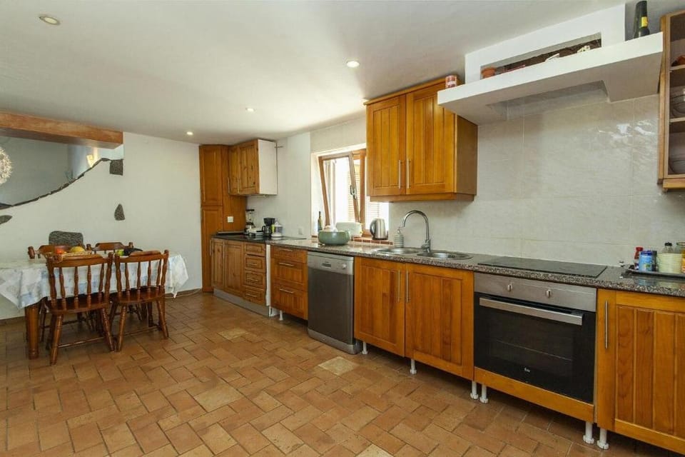 H-Vale dos Homens Beach Room Guesthouse in Aljezur Vacation rental in Faro District