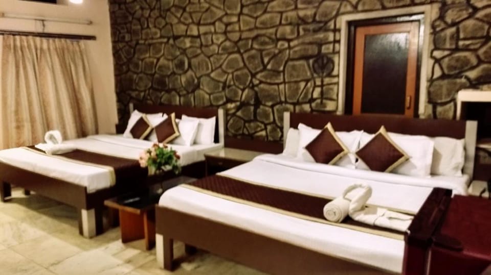 EMINENCE - PALM RESIDENCY (1 KM from Nakkie Lake) Vacation rental in Gujarat