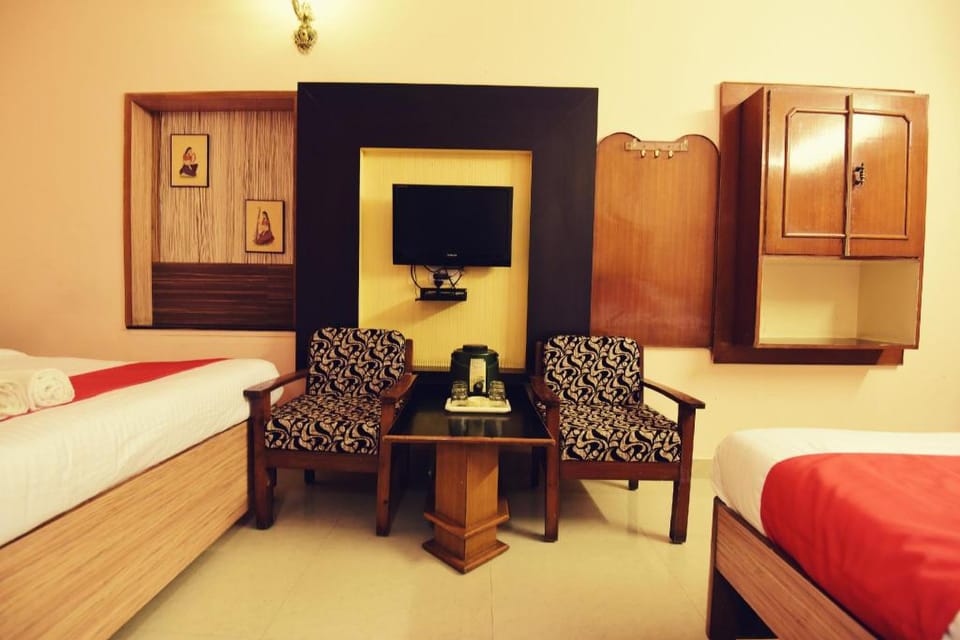 EMINENCE - PALM RESIDENCY (1 KM from Nakkie Lake) Vacation rental in Gujarat