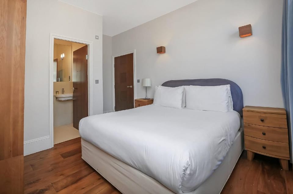 Spacious 3 bedroom apartment with terrace Apartment in London Borough of Islington