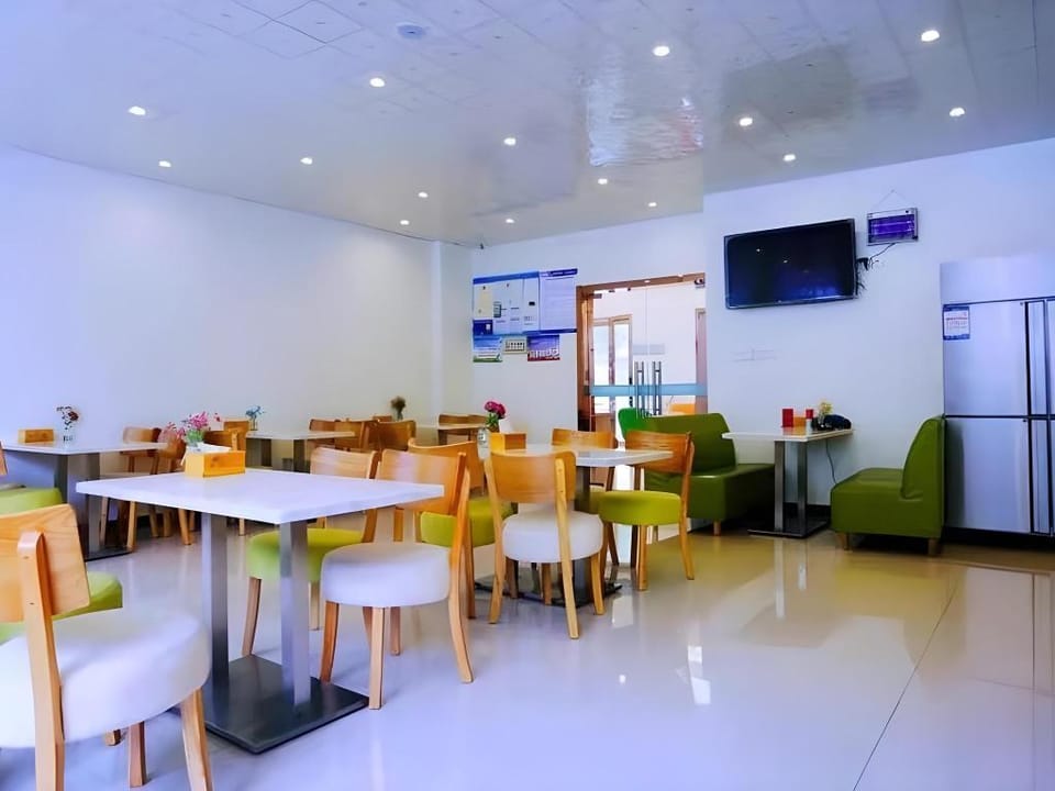 Green Tree Inn Express Zhenjiang Jurong Renmin Road Gexian Lake Hotel in Nanjing