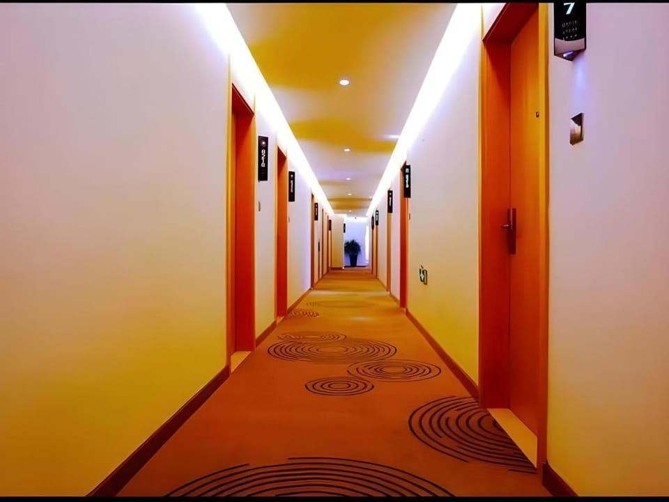 Green Tree Inn Express Zhenjiang Jurong Renmin Road Gexian Lake Hotel in Nanjing