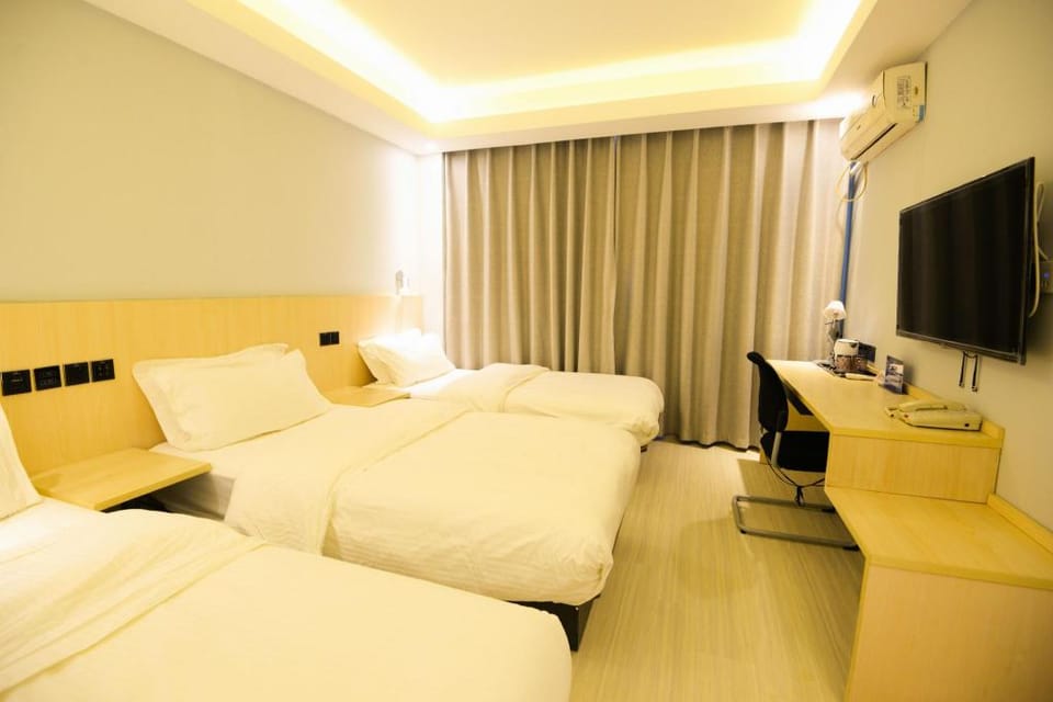 Shell Hotel Beijing Municipal Government New District Tuqiao Metro Station Hotel in Beijing