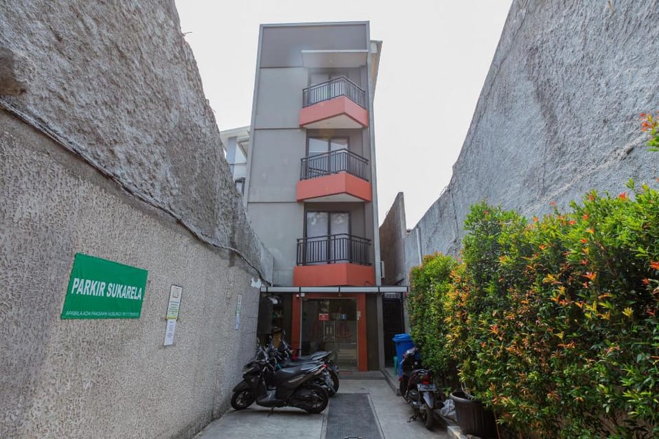 Urbanview Hotel Slipi Inn Palmerah Hotel in South Jakarta City