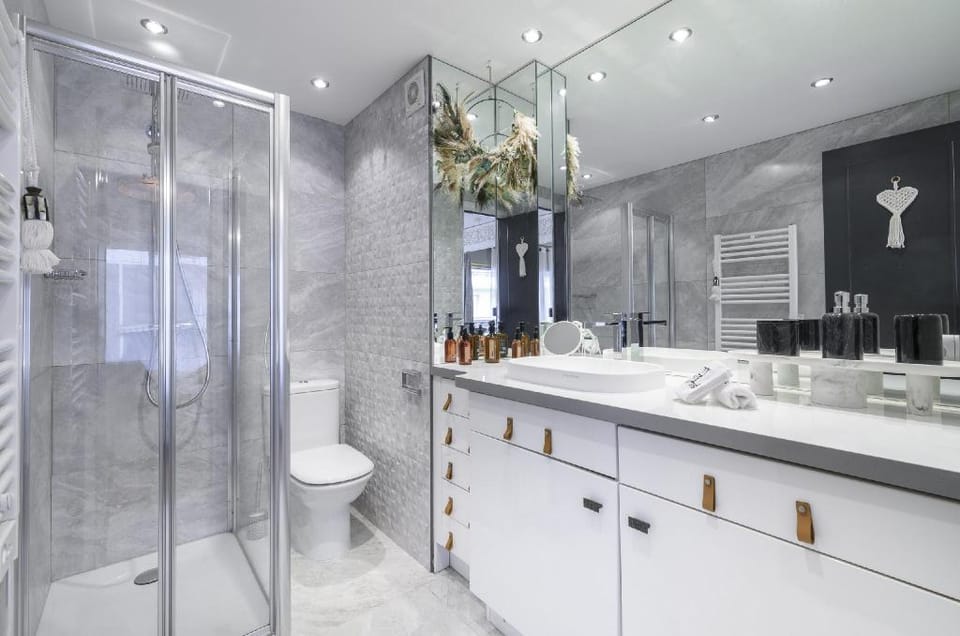 Host Inn Lively Sūite Apartment in Cannes