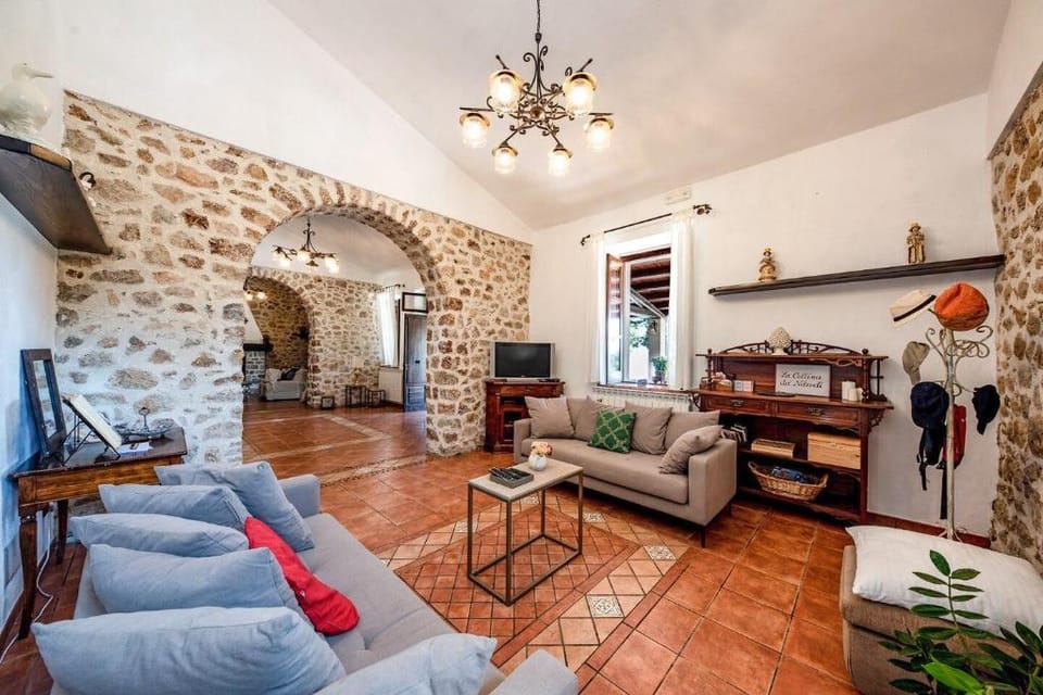 LA COLLINA DEI NEBRODI villa with breakfast Villa in Sicily