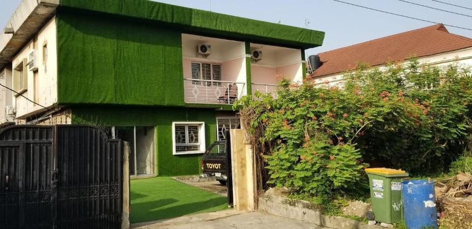 GreenHouse Cozy Avocado Room Vacation rental in Lagos