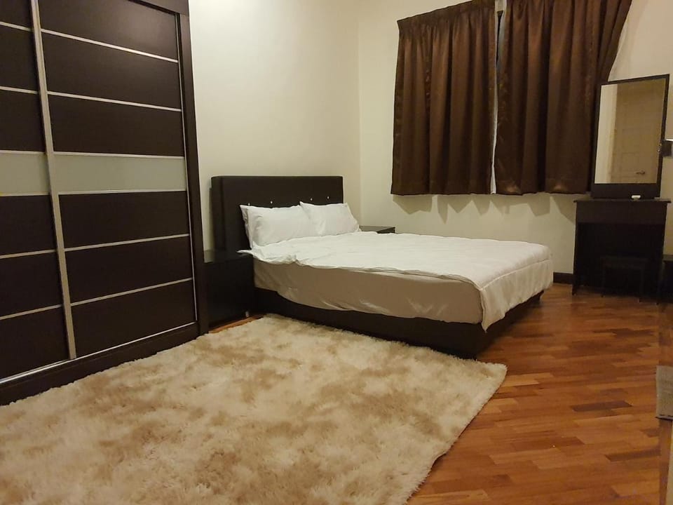 Paradise Hideout - Bungalow at Ara Damansara PJ Fully Equipped Vacation rental in Petaling Jaya