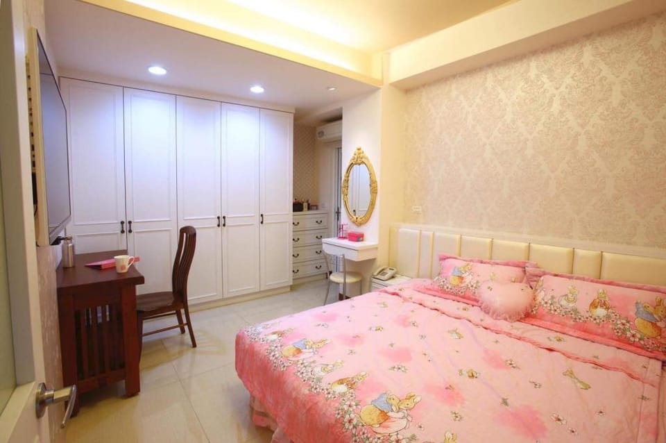 Hi, limited to one group of guests per day. Apartment in Kaohsiung