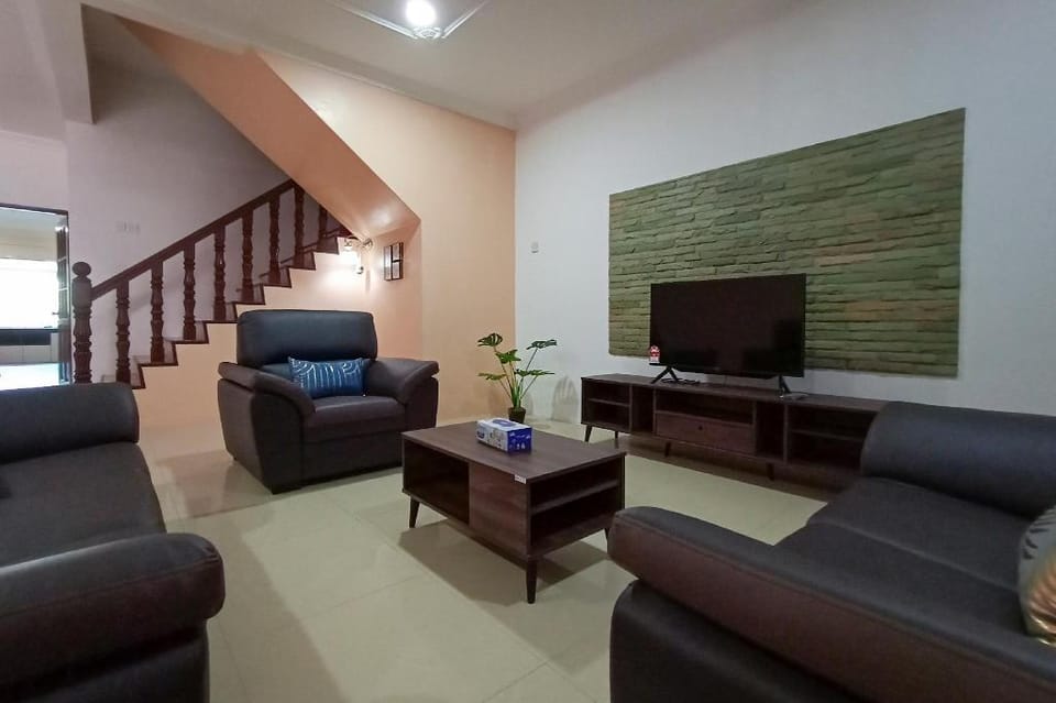 OYO 90216 Sunny Hill Homestay Vacation rental in Kuching