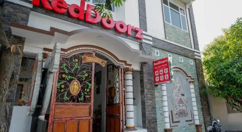 RedDoorz near Stasiun Purwosari Hotel in Special Region of Yogyakarta
