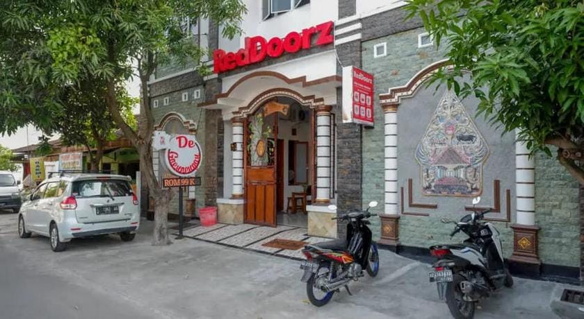 RedDoorz near Stasiun Purwosari Hotel in Special Region of Yogyakarta