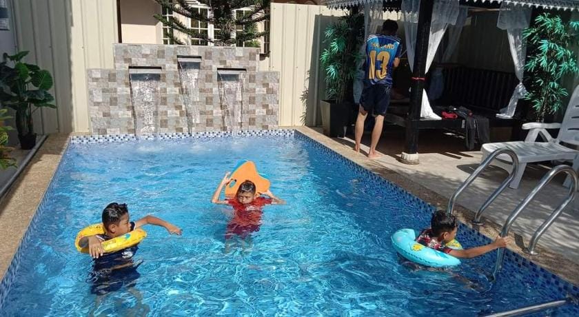 Cassa Dinies private pool Rantau Panjang Vacation rental in Malaysia