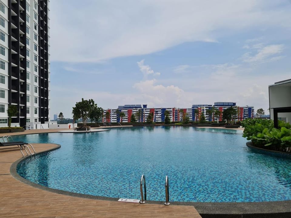 E.Life SKS Habitat
WiFi+Netflix Apartment in Johor Bahru