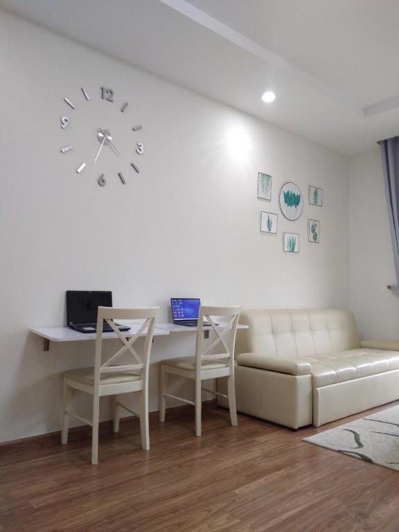 Căn hộ 2 PN 2412 T10 Times City view nhạc nước Apartment in Laos