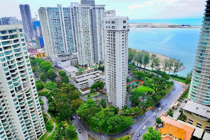 Fantastic Seaview 2B2R #BigSmartTV#Netflix #Gurney Apartment in George Town