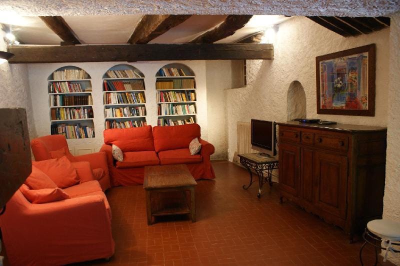 Family Apartment, 2-8 People, In Provence Mas 16th Cent, Pool, Garden, Parking Apartment in French Riviera