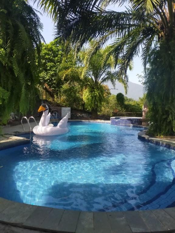 Villa bể bơi riêng, view hồ và núi Ba Vì, BBQ   Villa in Laos