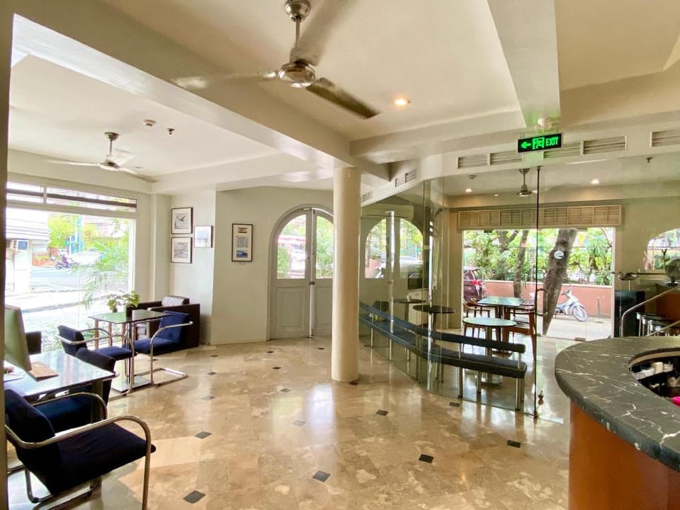 Stay @203 Clipper House, Free WiFi, Near Rockwell Apartment in Makati